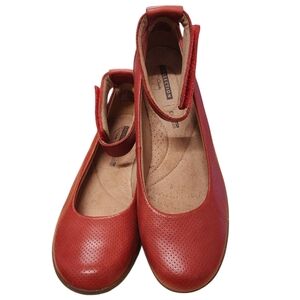 Clarks MEDORA NINA Red Perforated Flats w/ Velcro Ankle Strap Size 8